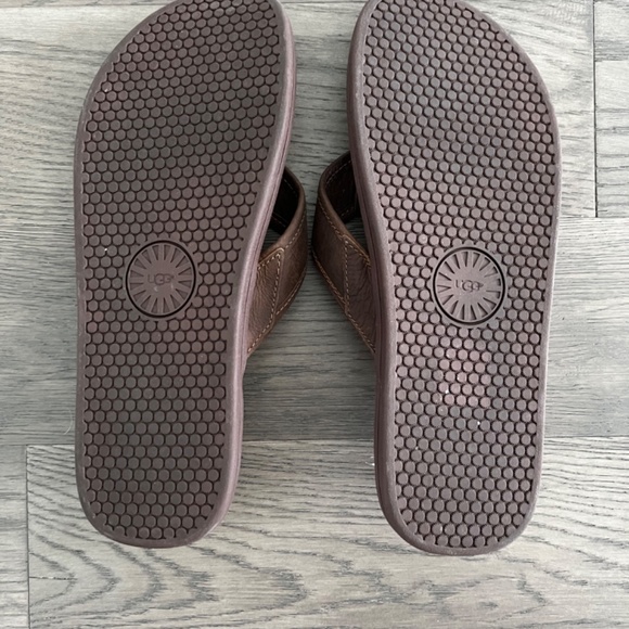 UGG Seaside Leather Flip Flop - Picture 2 of 2